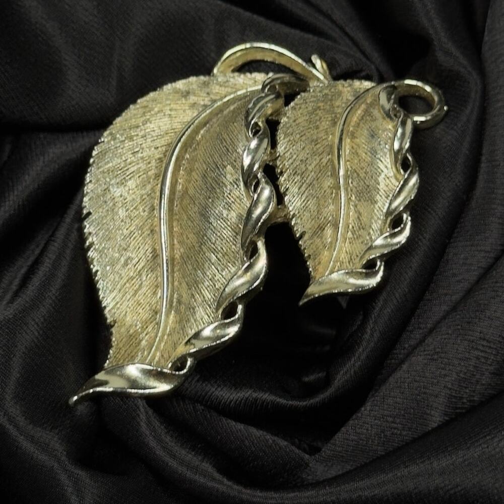 Vintage LISNER Gold Tone Double Leaf Brooch Pendant Signed